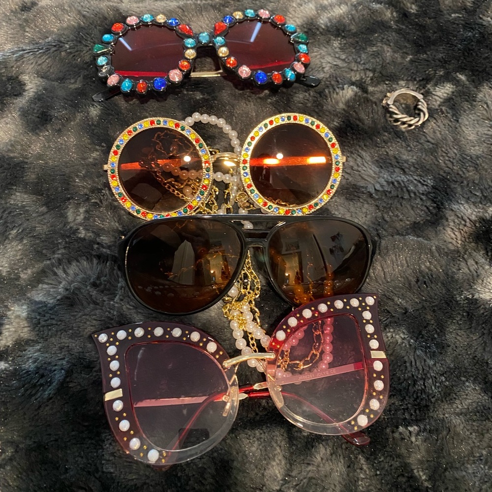 SET OF 4: COSTUME SUNGLASSES